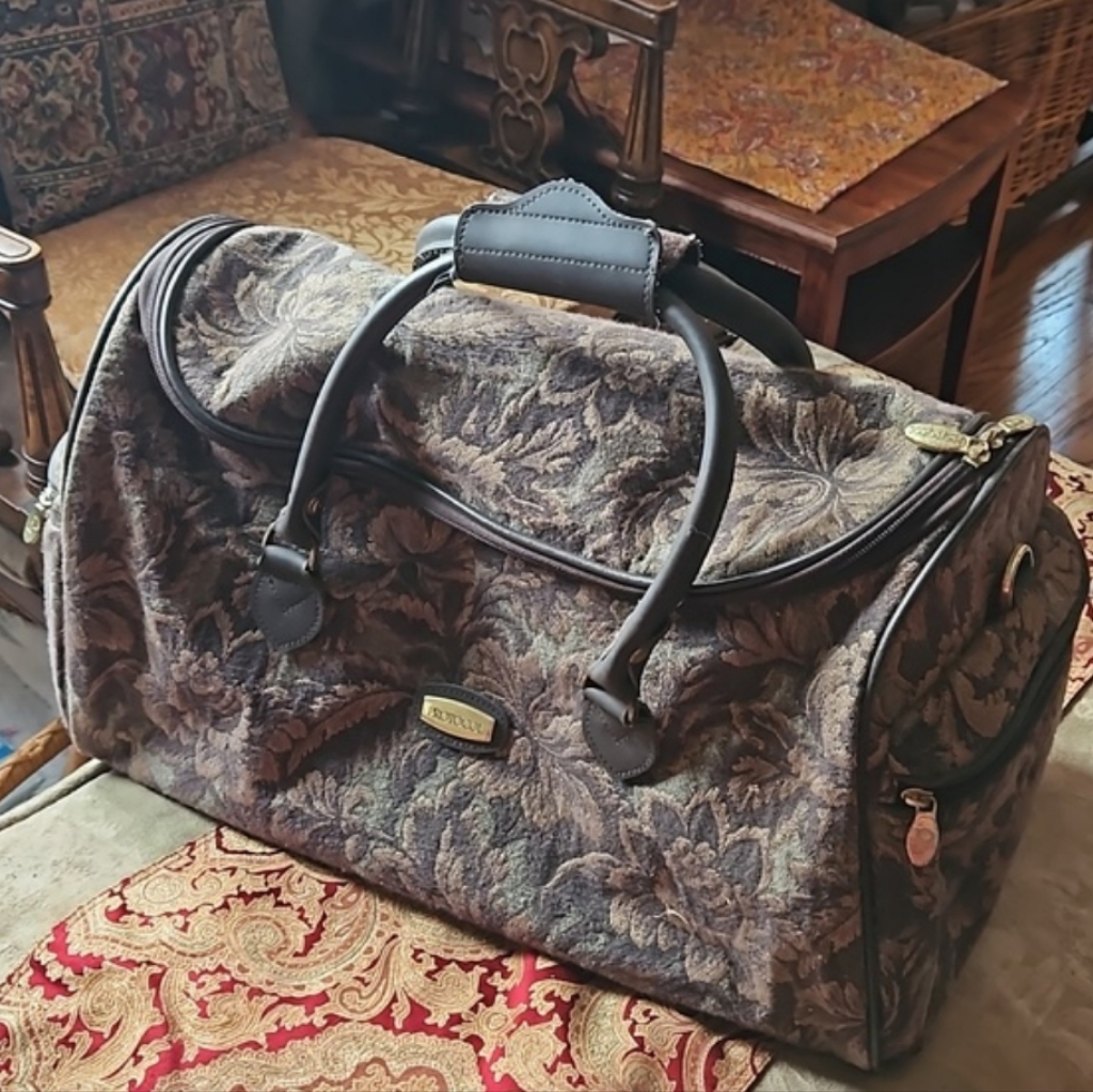Finalchance Needlepoint Duffle Exc Condition Carry-On Tapestry Collectible